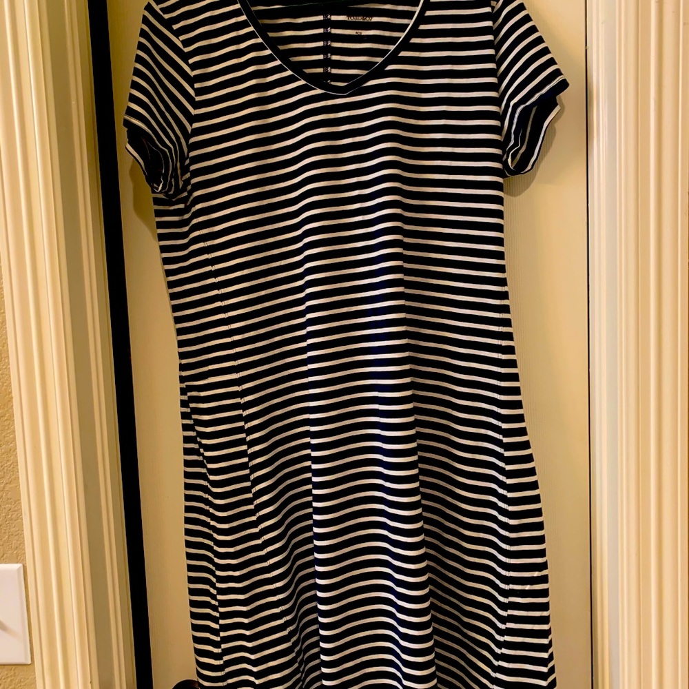 Title Nine Samba V-neck Dress  -  NWT Navy/Wht XL